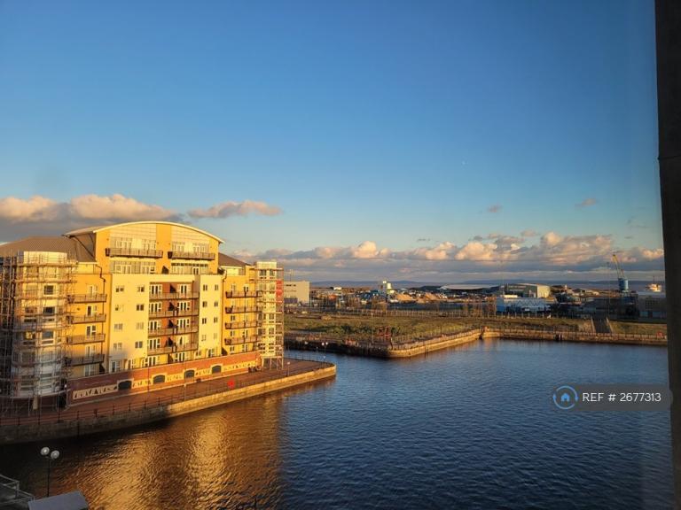 1 bedroom flat in Falcon Drive, Cardiff, CF10 (1 bed) (#2677313)