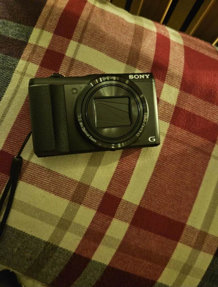Sony Cybershot DSC-HX50 Digital Camera - Good Condition