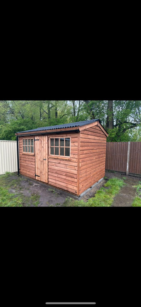 3.6 x 2.4 (12 x 8) featheredge shed 