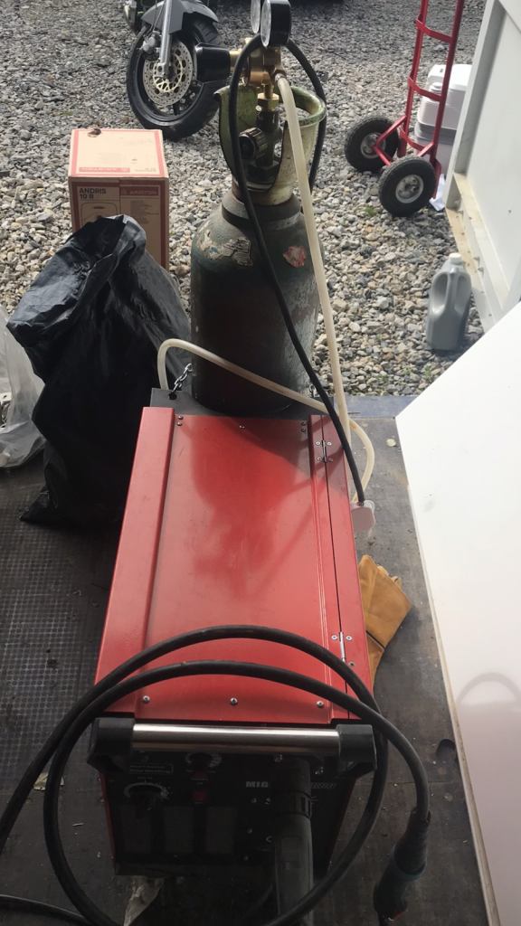 Welding machine with gas and bottle 