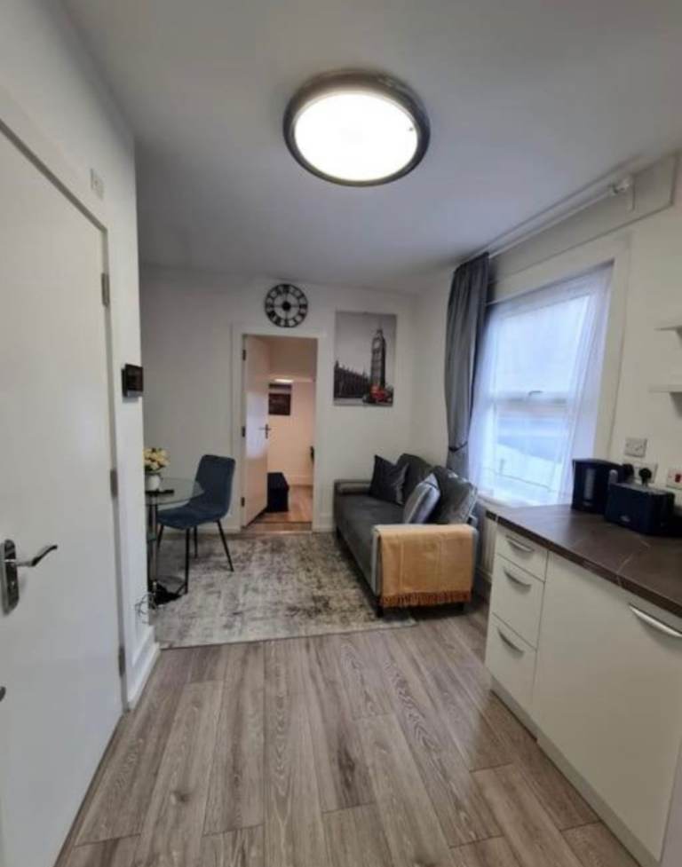 1 bedroom apartment next to kensal green station
