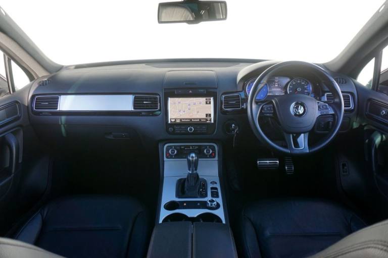 2014 Volkswagen Touareg 3.0 TDI V6 BlueMotion Tech R-Line SUV Diesel Tiptronic 4WD (s/s) 5dr - Ju...