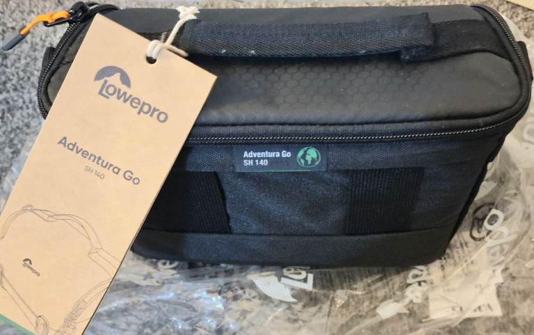 Lowepro - Adventura Go SH 140 Bag - Black camera bag