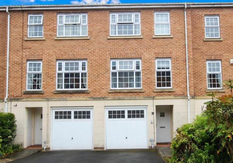 3 Bed 3 Bathroom Mid Mews Family House Welbeck Crescent, Bamber Bridge, Preston. PR5 6ST