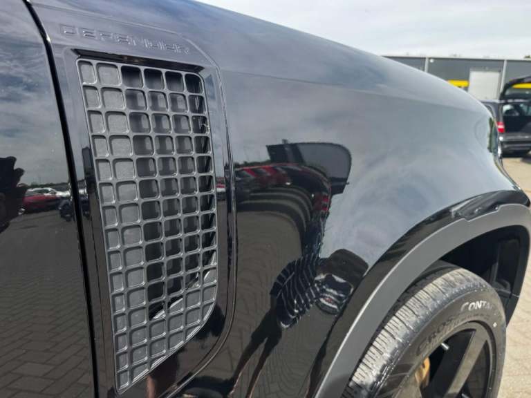 2023 Land Rover Defender 3.0 D250 Hard Top SE Auto PANEL VAN DIESEL Automatic