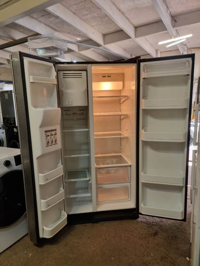 American Fridge Freezer with Water Dispenser – Good Condition with guarantee from Southampton 