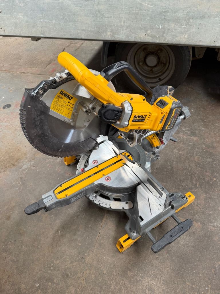 DeWALT 54V XR FLEXVOLT Sliding Mitre Saw 