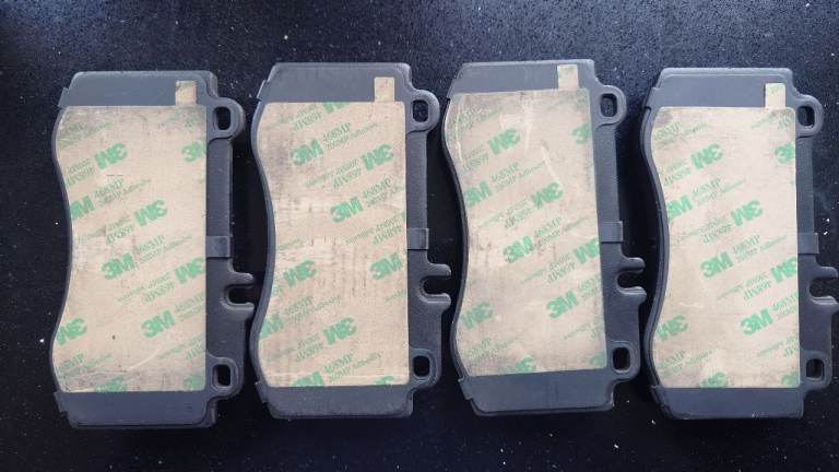 BREMBO P50087 Brake Pads + Pad wear sensor