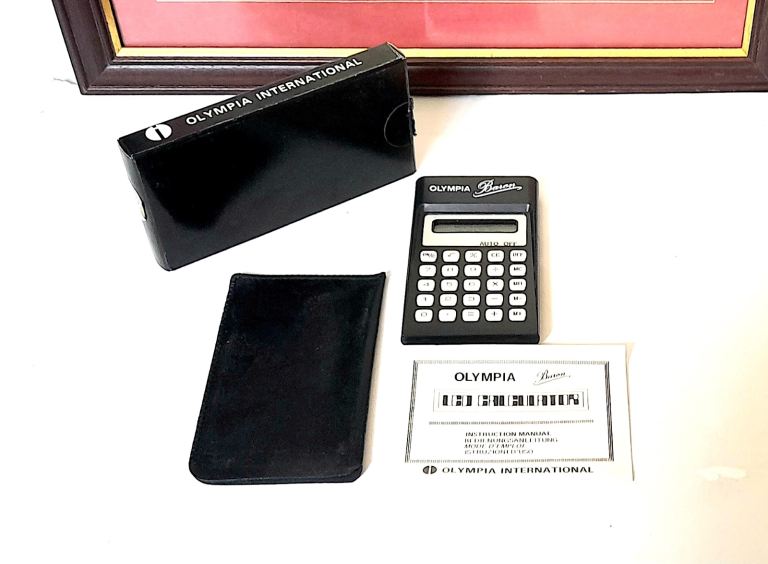NEW / UNUSED 1970's CALCULATOR - OLYMPIA INTERNATIONAL BARON ELECTRONIC 11 x 6.5 cm 