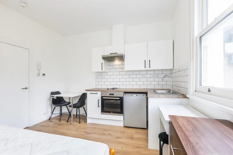 Studio Apartment – Warwick Road, Kensington, Earls Court, SW5 Ref: 999