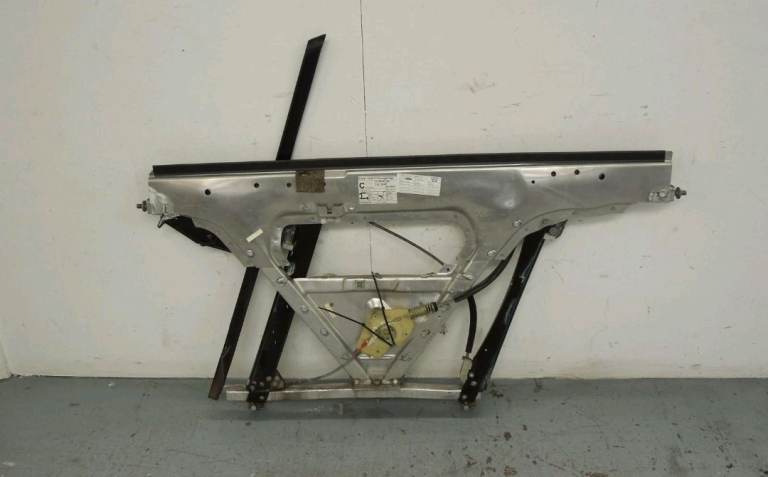 Audi TT Mk1 Coupe. Door Regulator. Drivers. VGC