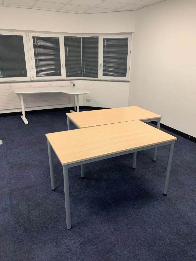 image for Office desks/tables free