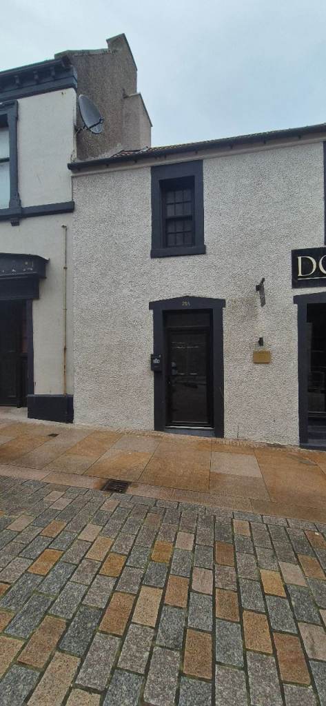 High street shop for let