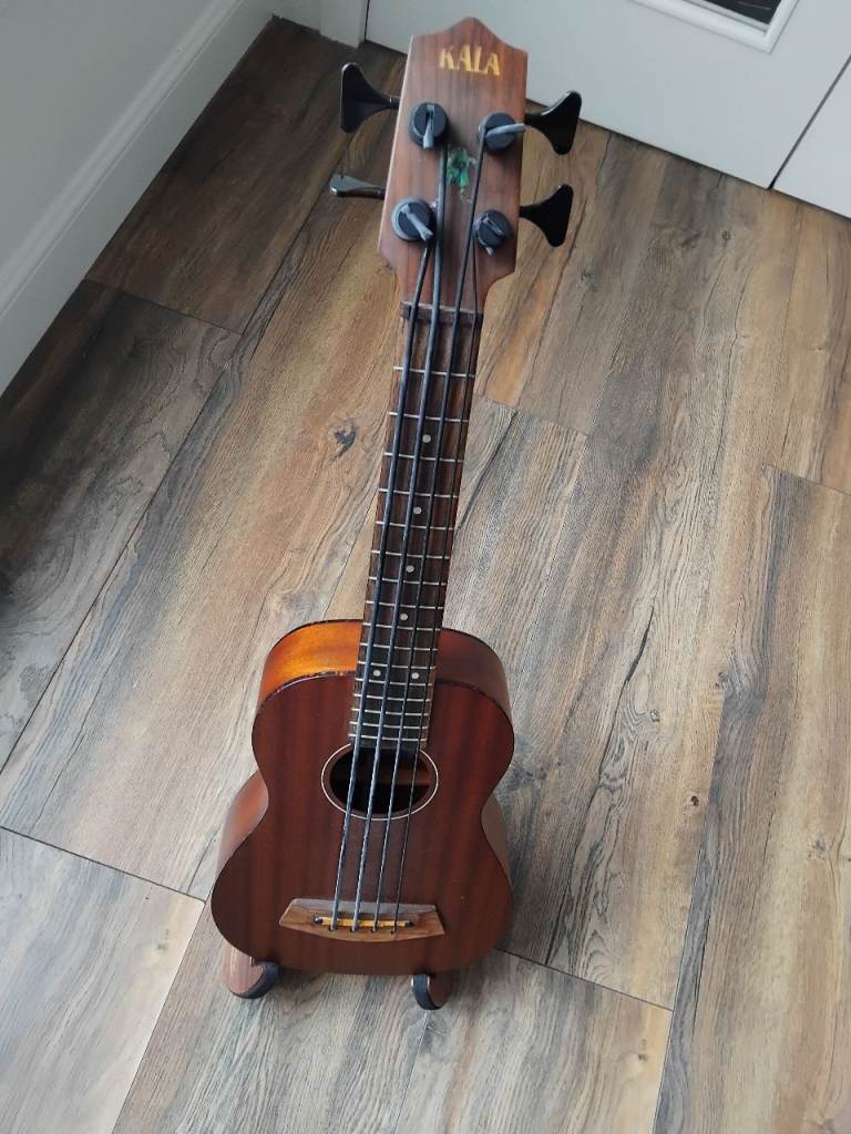  Bass Ukulele