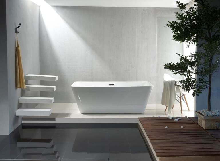 Freestanding bath