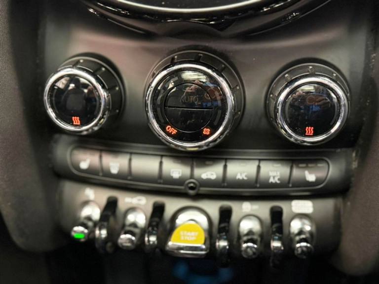 2021 MINI Electric Hatch Cooper SE 32.6kWh Level 3 Hatchback 3dr Electric Auto (184 ps) Hatchback...