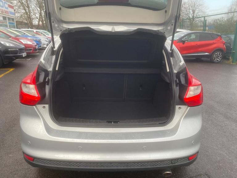 2011 Ford Focus 1.6T EcoBoost Titanium X Euro 5 (s/s) 5dr HATCHBACK Petrol Manual