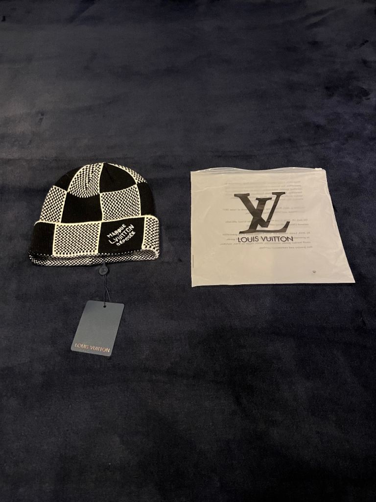 White and black Louis Vuitton beanie (new season)