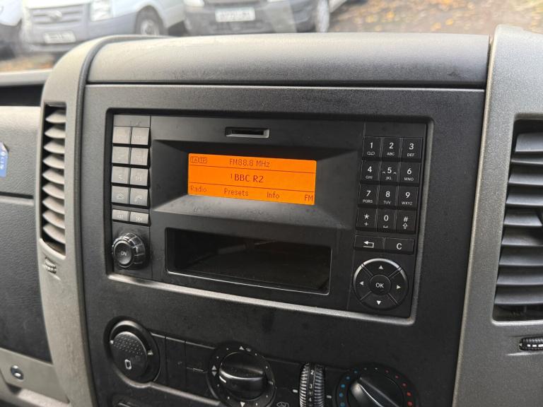 2018 MERCEDES SPRINTER 2.1L DIESEL WHITE MANUAL MWB LOW ROOF PANEL VAN - 194K