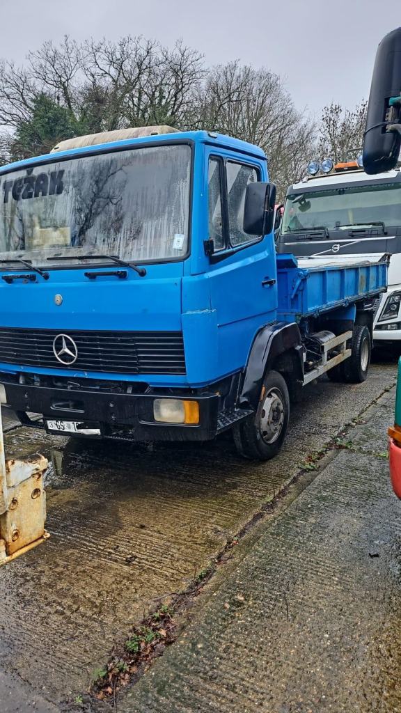  Left hand drive Mercedes-Benz 814 & 914, 3 way tipper Choice of 2, Manual pump