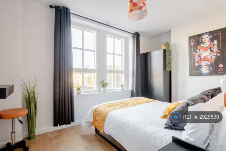 1 bedroom flat in Wilmot Street, London, E2 (1 bed) (#2925639)