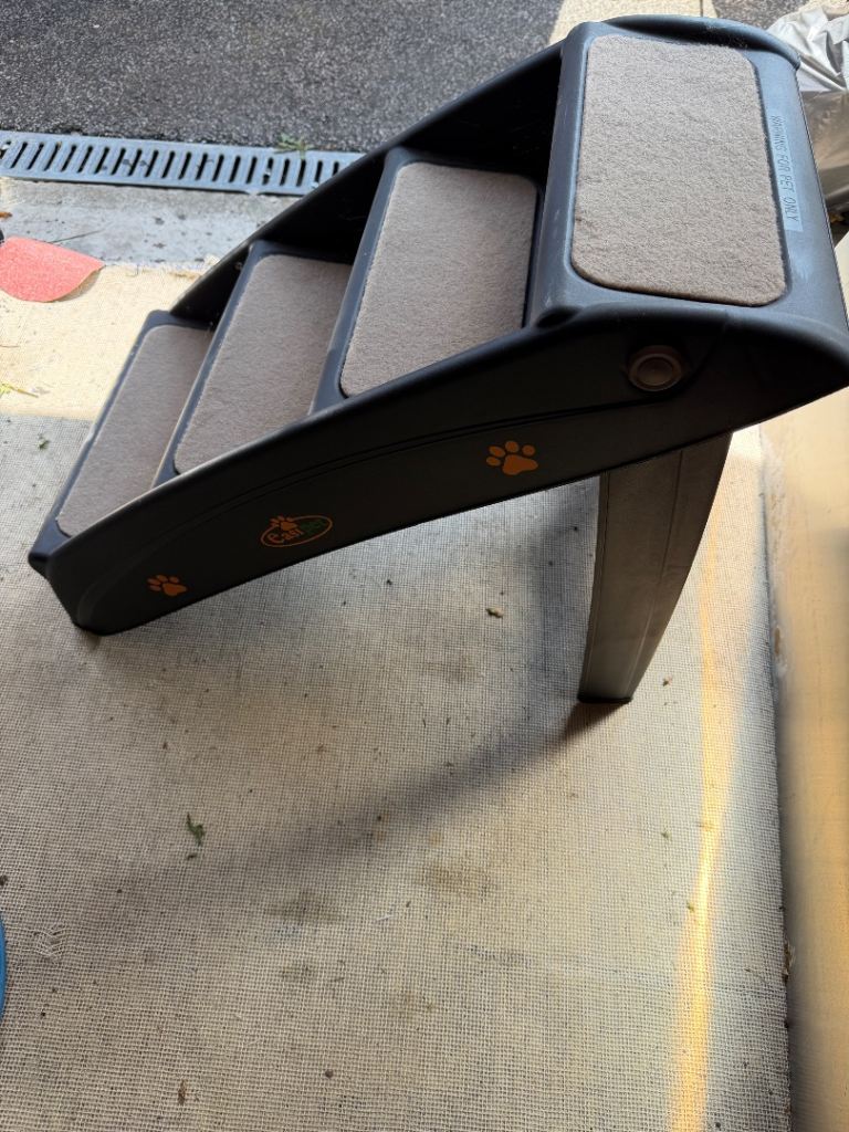 Pet steps