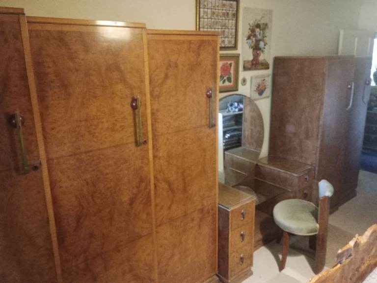 Ultra-Rare 1930s British Art Deco 5-Piece Master Bedroom Suite – Complete Burr Walnut & Bakelite Set