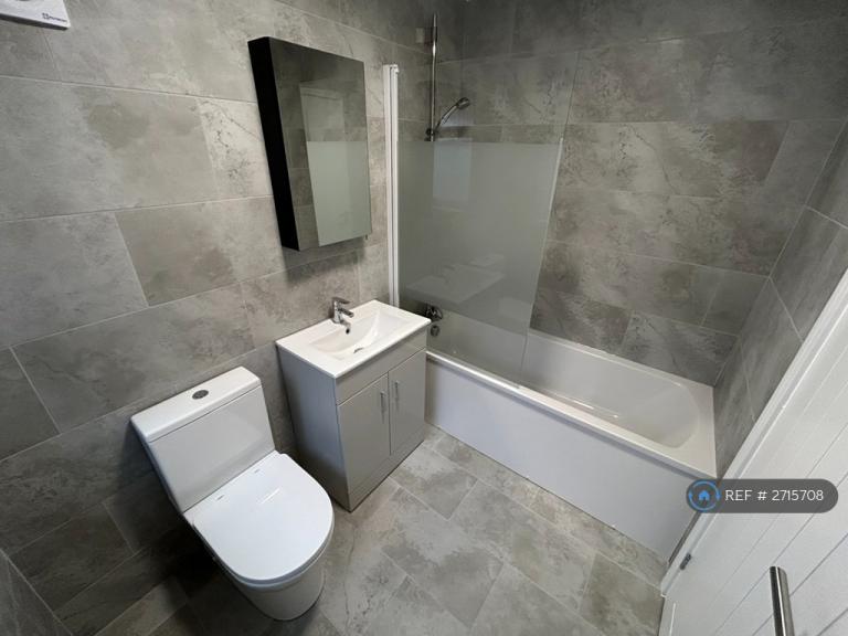 3 bedroom house in Curtis Street, Swindon, SN1 (3 bed) (#2715708)