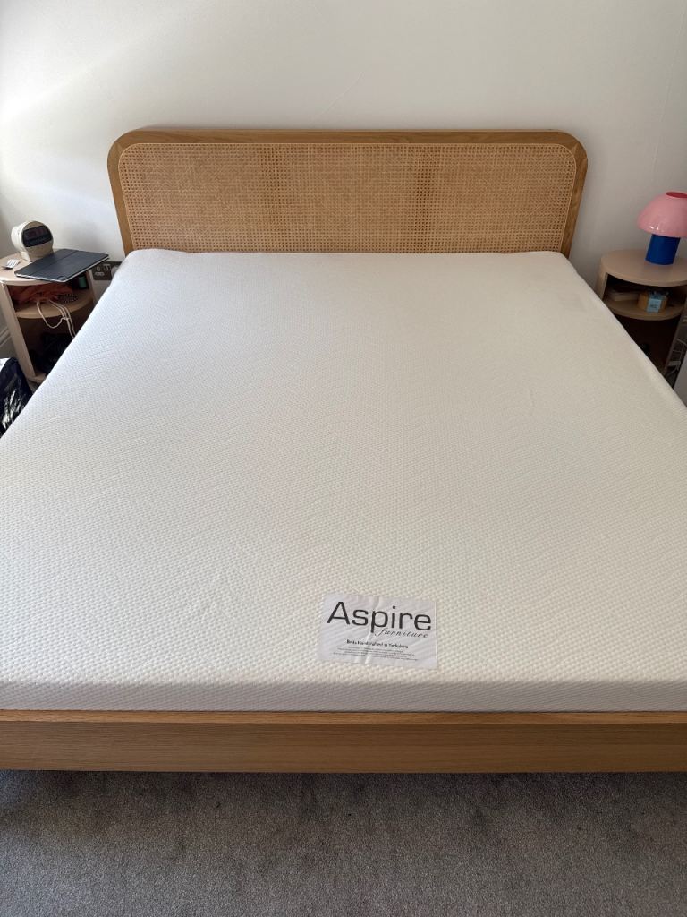Urgent 🚨 Premium Super King Mattress - very good condition 