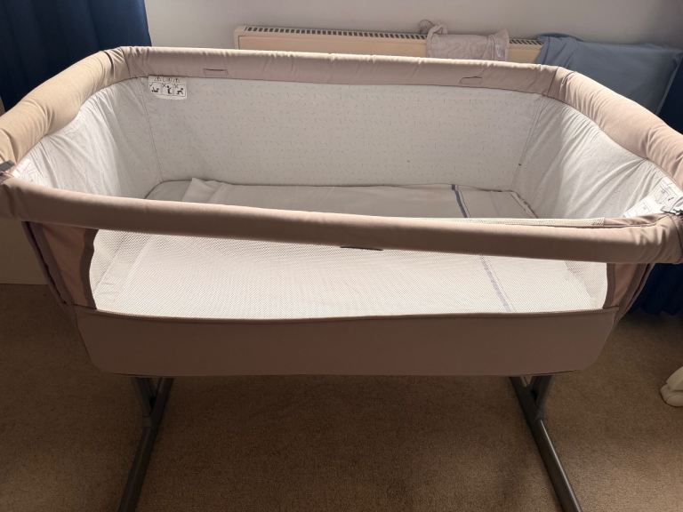 Chicco Next2Me Forever Bedside Crib – Beige