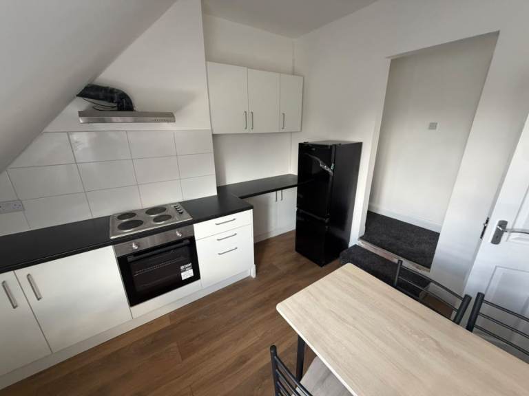 Two-Bedroom Flat in Dagenham – Council Tax and Water Included