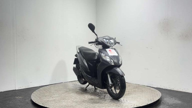 Honda Vision 2012 42K 50CC RUNNING PROJECT BIKE SCOOTER SPARES OR REPAIR