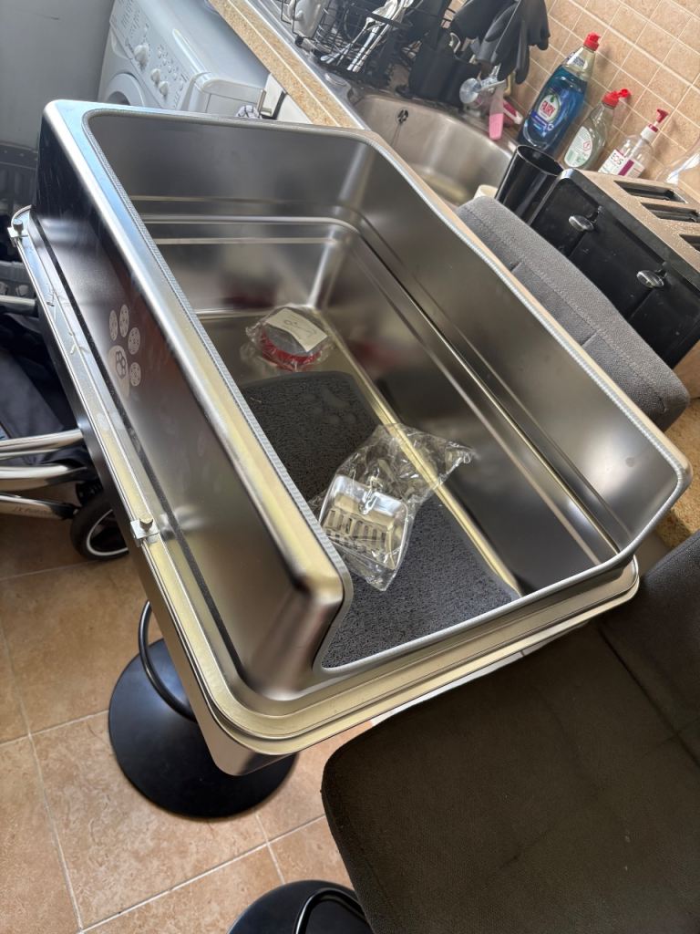 Large metal cat litter tray 