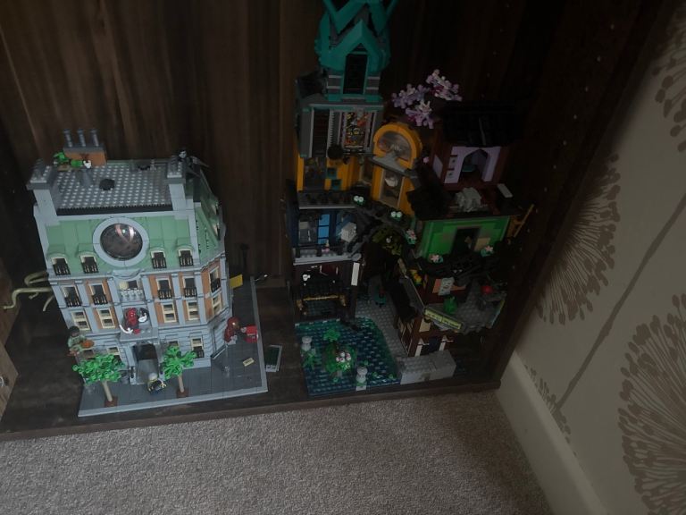 Built Lego sets 