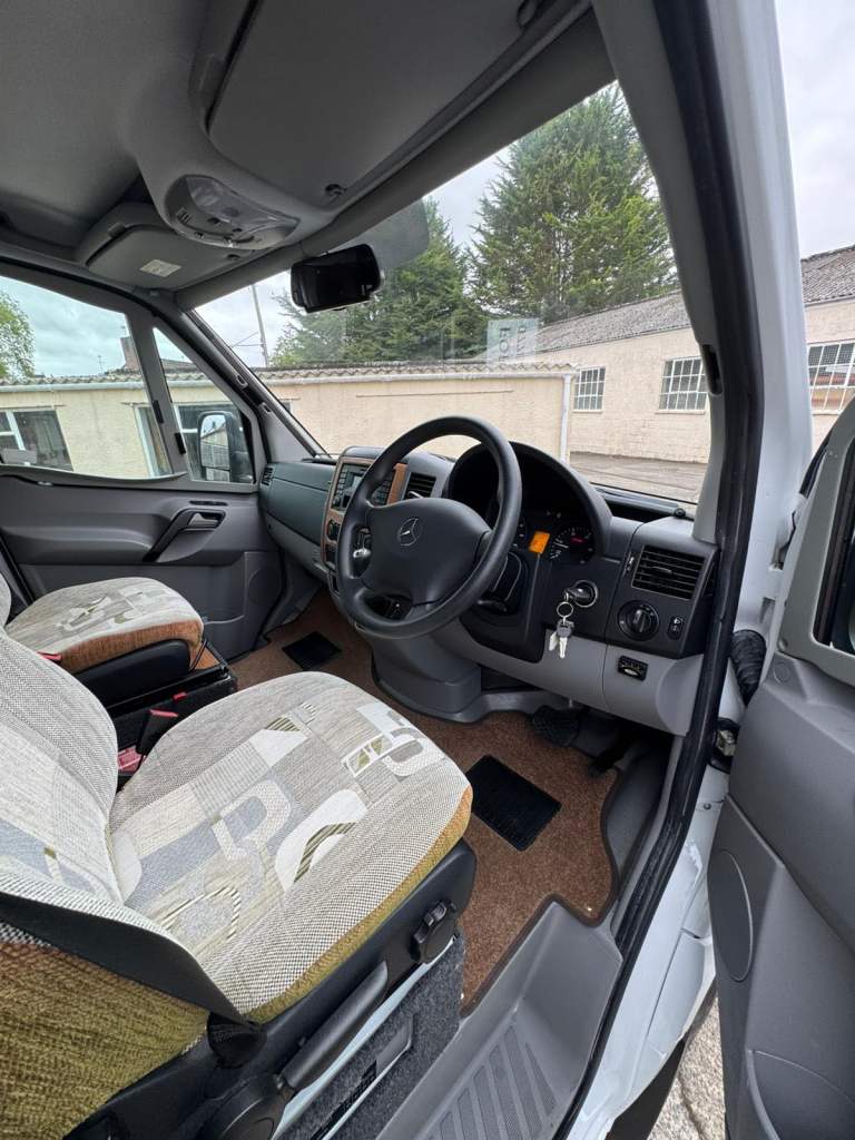 Mercedes-Benz Autosleeper Bourton 2.1 Motorhome- like new condition 