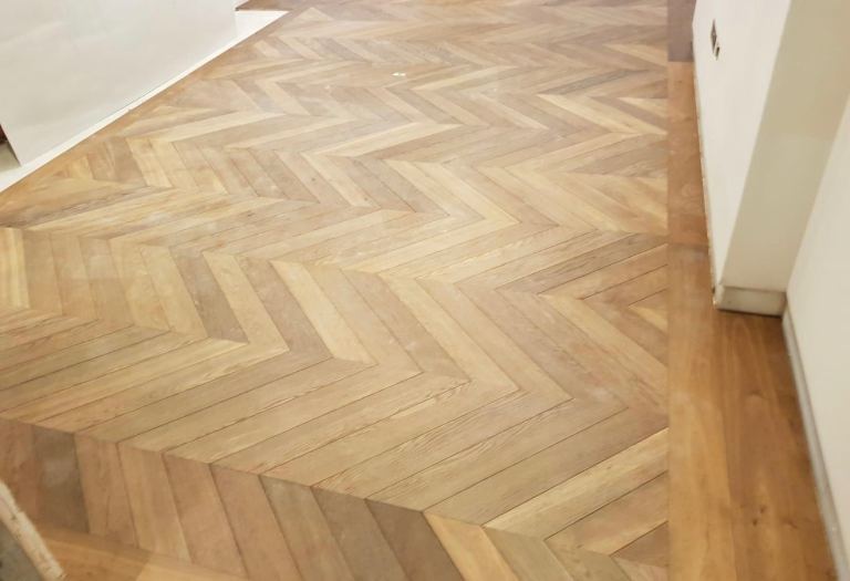 Floor laminate installer, partitions, kitchens furniture.