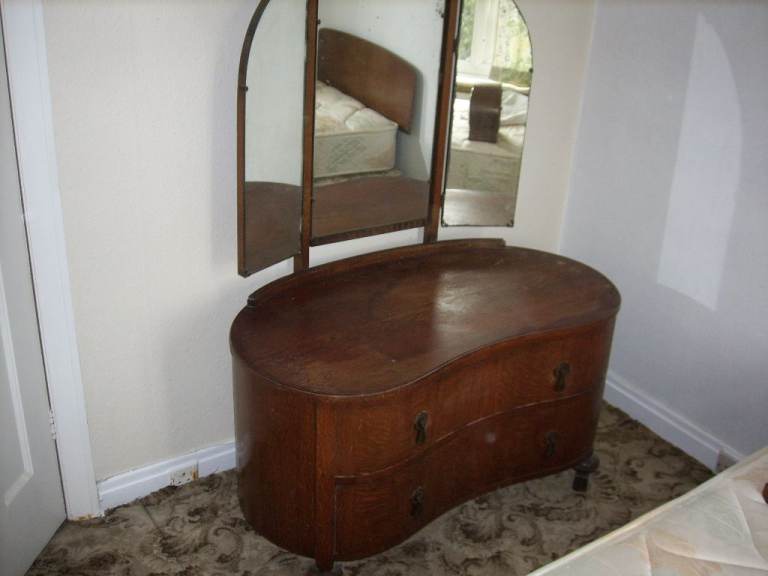 Old Fashioned Dressing Table. 