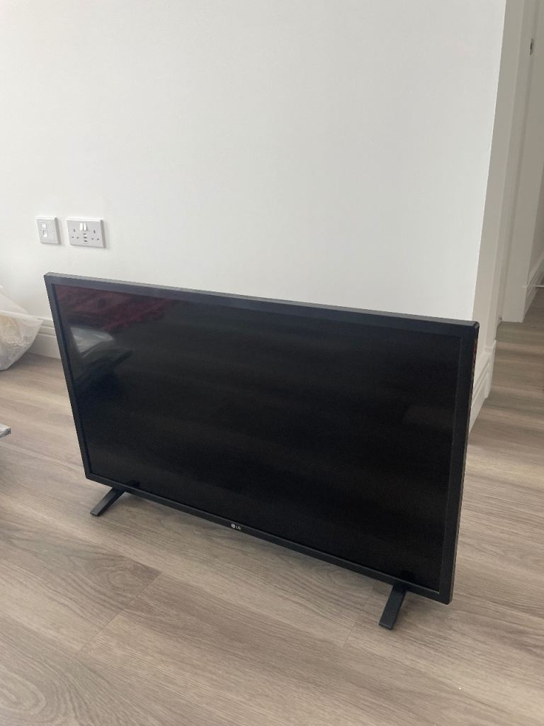 LG 32LM637BPLA Smart TV – Good Condition with Remote