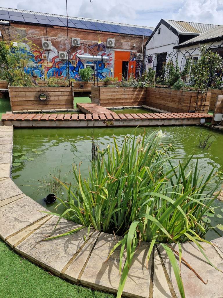 End-of-year savings: Take a unit now and save 40% for 3 months - Rent your space today!