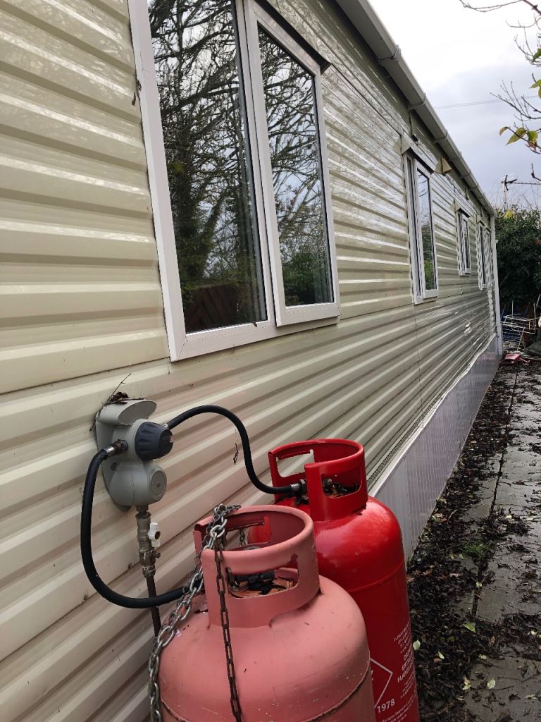 OFF SITE pemberton park lane caravan new boiler new carpets 39x14