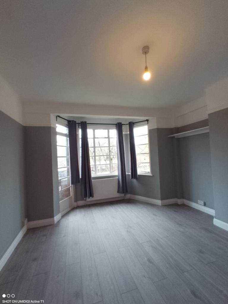 2 Bedroom Flat - Lewisham Area - SE3 9SZ - DSS Families welcome