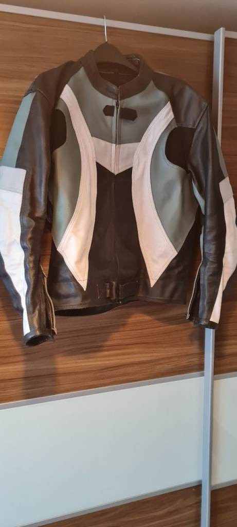 SILVER & LIGHT GREY GENU LEATHER BIKER JACKET 44 -45 INCH