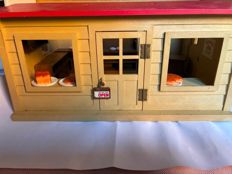 Wooden Toy Shop – Good Condition, Yellow & Red