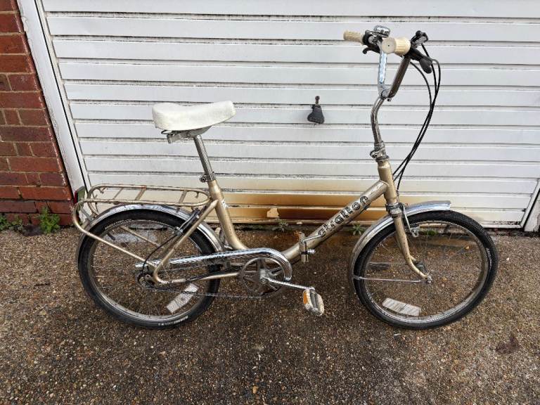 FOLDING BIKE RETRO stow away  20in wheels and new tyres  3 speed gears  serviced  £120