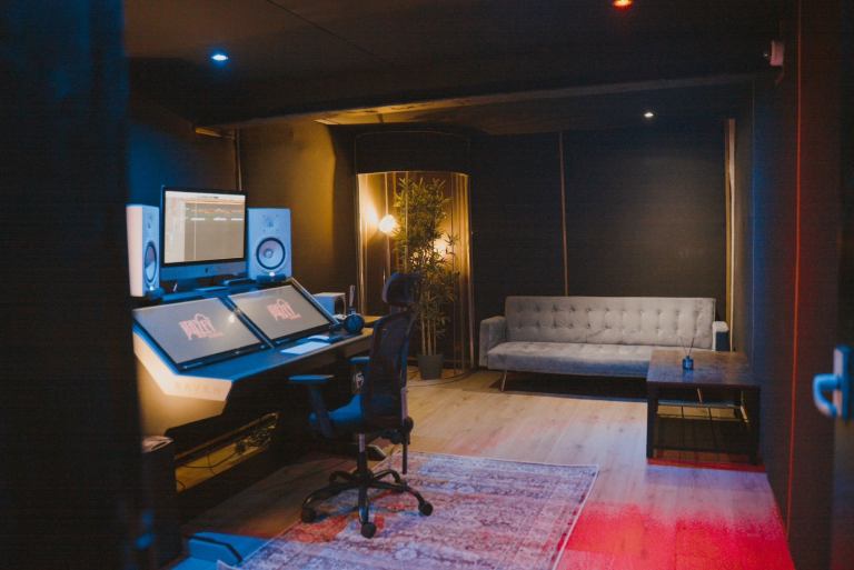 RECORDING STUDIOS - LIVE ROOM / DRUMS – NORTH WEST LONDON