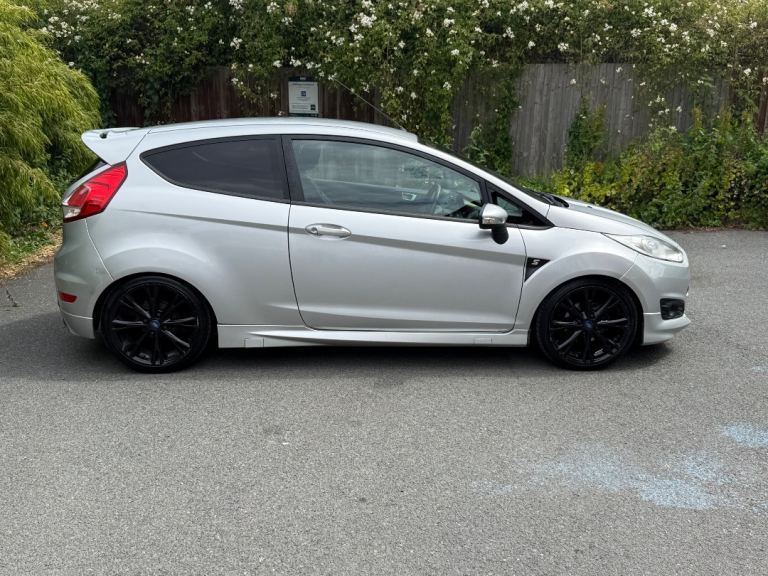 Ford fiesta zetec z 1.0 eco boost 2key v5