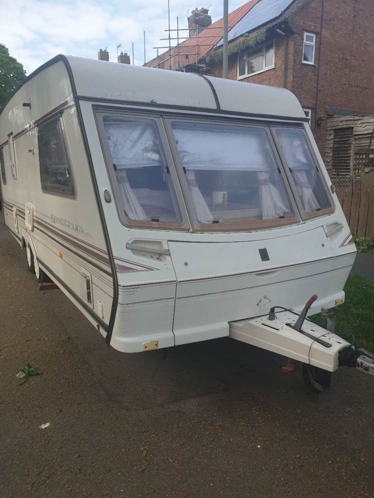 Abbey spectrum 4 birth caravan