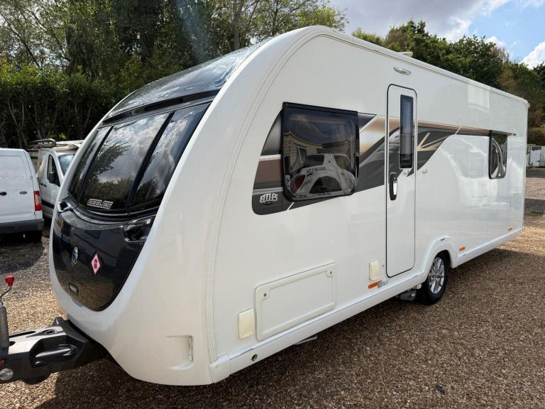 Swift Eccles 560 Alde 4 berth fixed island bed self levelling caravan 