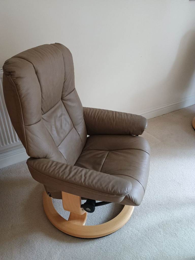 Stressless Stone Coloured Leather Recliner – Good Condition