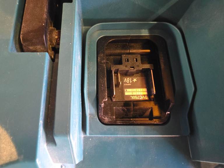 Makita DVC750L 18V Vacuum Cleaner – Good Condition